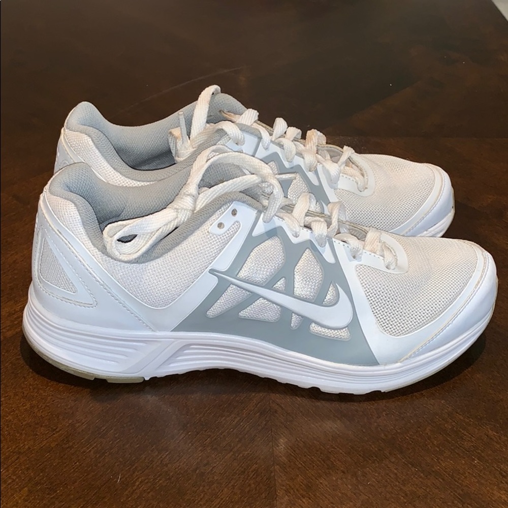 Nike emerge women’s size  7